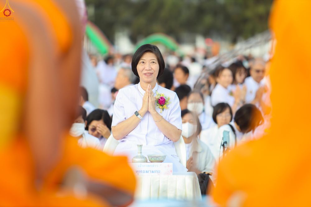 ภาพ No.302598:วันที่ 24 มกราคม พ.ศ. 2569 พิธีตักบาตรพระธรรมยาตรา(ภาพชุดที่ 2) ณ อนุสรณ์สถานลำดับที่ 5 สถานที่เผยแผ่วิชชาธรรมกายครั้งแรก อนุสรณ์สถานบางปลา วัดบางปลา อำเภอบางเลน จังหวัดนครปฐม ในโครงการธรรมยาตรา กตัญญูบูชา มหาปูชนียาจารย์ พระมงคลเทพมุนี(สด จนฺทสโร) พระผู