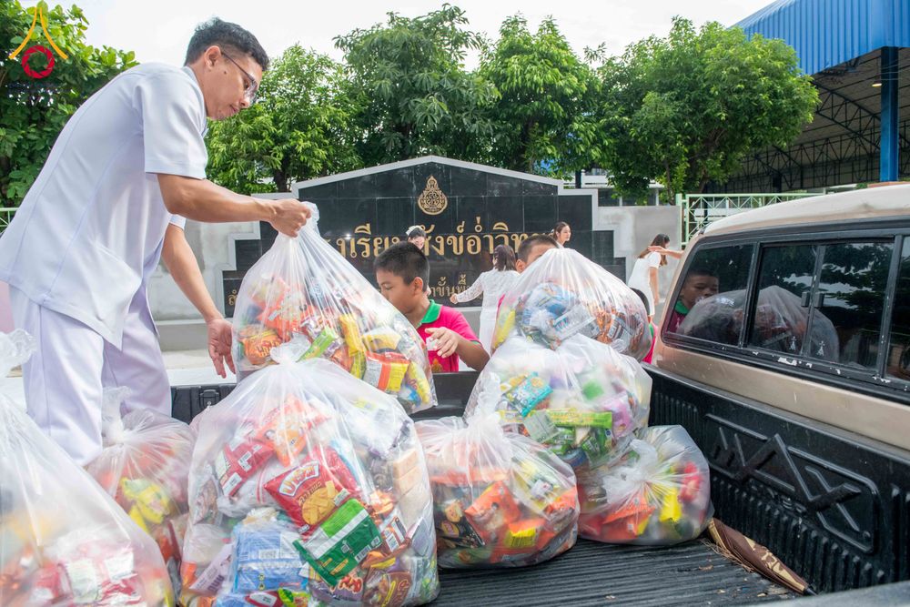 ภาพ No.342582:วันที่ 5 สิงหาคม พ.ศ. 2569  กิจกรรมตักบาตรโครงการรักความดี เพื่อเผยแผ่งานพระพุทธศาสนา  ศูนย์คมนาคม วัดพระธรรมกาย ณ โรงเรียนสังข์อ่ำ อ.คลองหลวง จ.ปทุมธานี