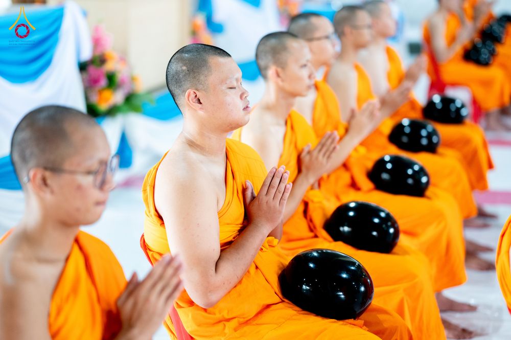ภาพ No.336054:วันที่ 20 มิถุนายน พ.ศ. 2569 พิธีตักบาตรฉลองพระใหม่ โครงการอุปสมบทธรรมทายาทอุดมศึกษา รุ่นที่ 53