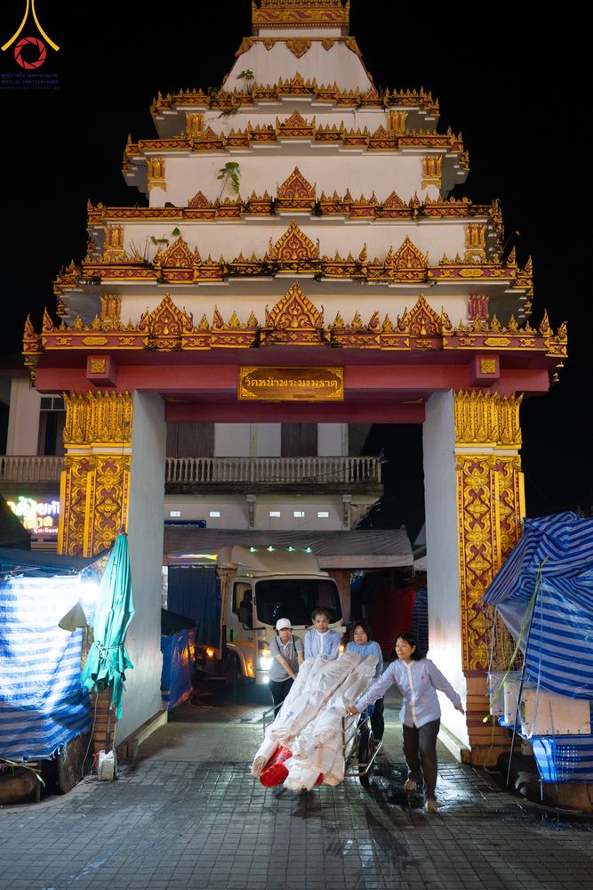 ภาพ No.311134:วันเสาร์ที่ 28 กุมภาพันธ์ พ.ศ. 2569 พิธีตักบาตรพระมหากุศล 11,250 รูป เฉลิมฉลอง 1,250 ปีศรีธรรมราชเจดีย์ สู่มรดกโลก ณ ถนนราชดำเนิน บริเวณหน้าวัดพระมหาธาตุวรมหาวิหาร อ.เมือง จ.นครศรีธรรมราช