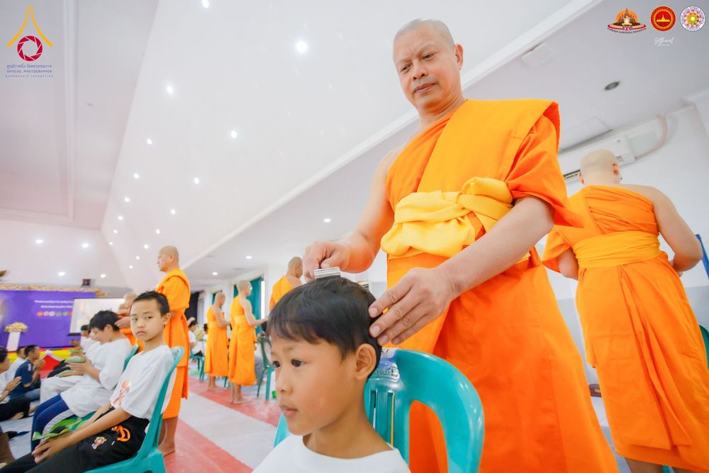 ภาพ No.284477:วันพุธที่ 17  ธันวาคม พ.ศ.2568  พิธีปลงผมนาคธรรมทายาท  โครงการบรรพชาสามเณรและบวชอุบาสิกาแก้ว  ณ วิทยาลัยศรีวิจายา (Sekolah Tinggi Agama Buddha Negeri Sriwijaya) เมืองตังเกอรัง จังหวัดบันเตน ประเทศอินโดนีเซีย