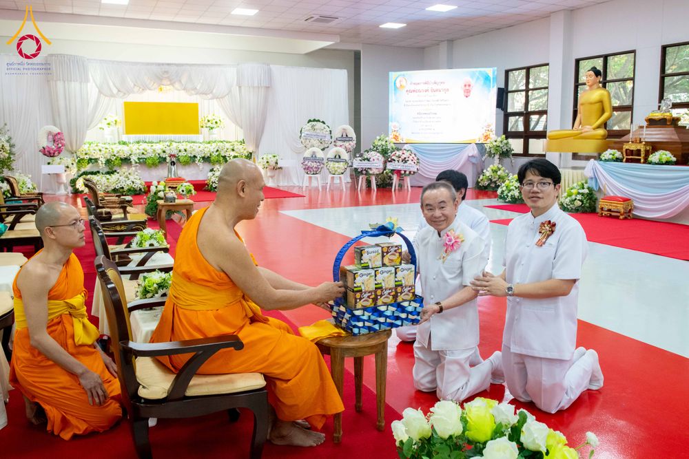 ภาพ No.314419:วันพฤหัสบดีที่ 19 มีนาคม พ.ศ. 2569 พิธีบำเพ็ญกุศล คุณพ่อณรงค์ จินตมากุล โยมบิดา พระครูปลัดรัตนวีรวัฒน์ (รังสฤษดิ์ อิทฺธิจินตโก) ที่ปรึกษาเจ้าคณะจังหวัดปทุมธานี เจ้าอาวาสวัดพระธรรมกาย  ณ ห้องปลูกศรัทธา 2 วัดพระธรรมกาย ปทุมธานี