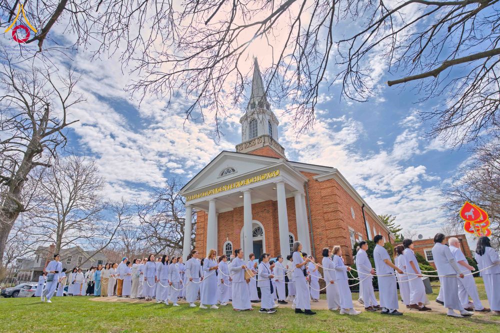 ภาพ No.319079:วันที่ 29 มีนาคม พ.ศ.2569 พิธีอัญเชิญรูปหล่อพระมงคลเทพมุนี (สด จนฺทสโร) ประดิษฐาน ณ ห้องปฏิบัติธรรม “มงคลรัตนโชติ”  วัดพระธรรมกายชิคาโก ประเทศสหรัฐอเมริกา