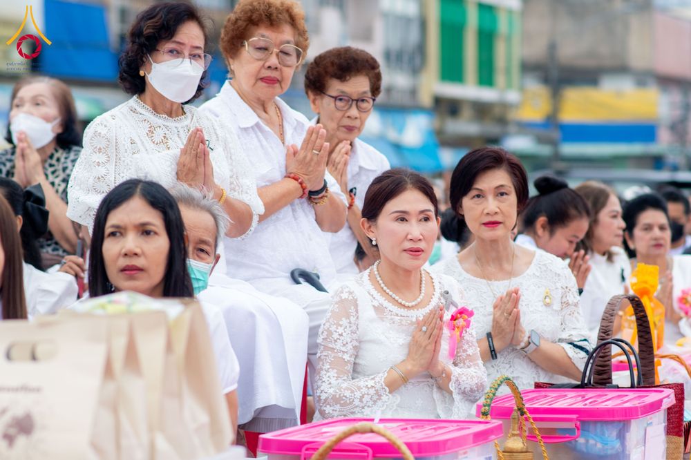 ภาพ No.284658:วันอาทิตย์ที่ 14 ธันวาคม พ.ศ.2568  พิธีทำบุญเมืองสุราษฎร์ธานี 110ปี และพิธีตักบาตรพระสงฆ์ 1,110 รูป  ณ บริเวณริมน้ำวัดกลาง (เก่า) ถนนบ้านดอน ตำบลตลาดใหม่ อำเภอเมือง จังหวัดสุราษฎร์ธานี