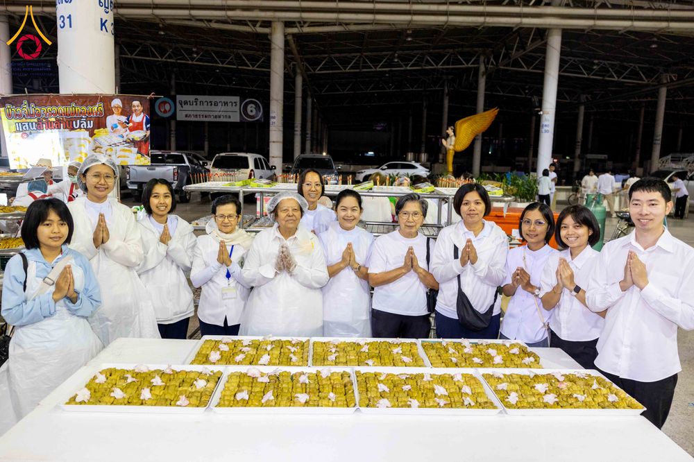 ภาพ No.302986:วันที่ 26 มกราคม พ.ศ. 2569 พิธีถวายภัตตาหารเป็นสังฆทาน แด่พระธรรมยาตรา ณ วัดพระธรรมกาย  จังหวัดปทุมธานี ในโครงการธรรมยาตรา กตัญญูบูชา มหาปูชนียาจารย์ พระมงคลเทพมุนี(สด จนฺทสโร) พระผู้ปราบมาร อนุสรณ์สถาน 7 แห่ง ปีที่ 14