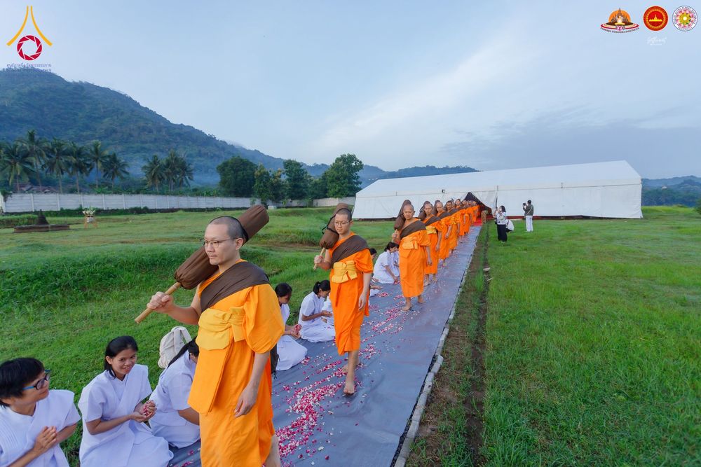 ภาพ No.280038:วันที่ 31 ธันวาคม พ.ศ. 2568 เดินธรรมยาตราที่บรมพุทธโธ อินโดนีเซีย