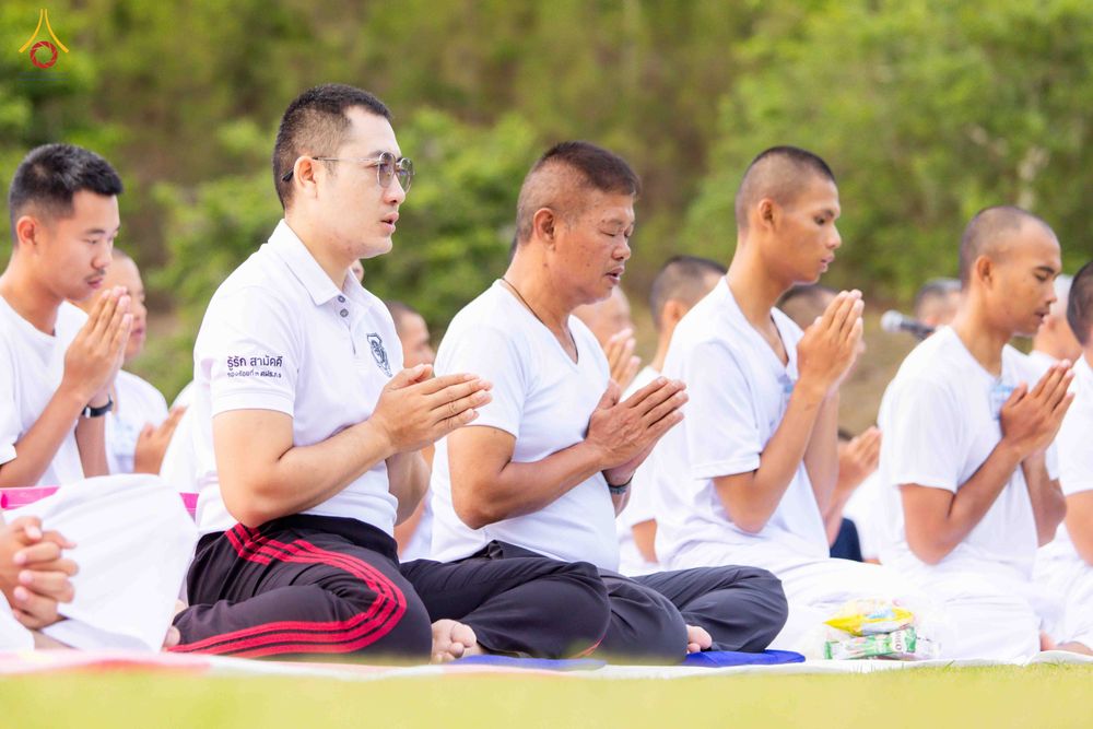 ภาพ No.340980:วันที่ 26 กรกฎาคม พ.ศ. 2569 โครงการพัฒนาคุณธรรม จริยธรรม สำหรับนักเรียนนายสิบตำรวจ (นสต.) รุ่นที่ 17 ศูนย์ฝึกอบรมตำรวจภูธรภาค 1 ได้จัดกิจกรรม ตักบาตรเพื่อน้อมอุทิศถวายเพื่อเป็นพระราชกุศลฯ  และปฏิบัติธรรม ติวธรรมมะ ณ ศูนย์ปฏิบัติธรรมเวิล์ดพีช วัลเล่ย์ (Wo