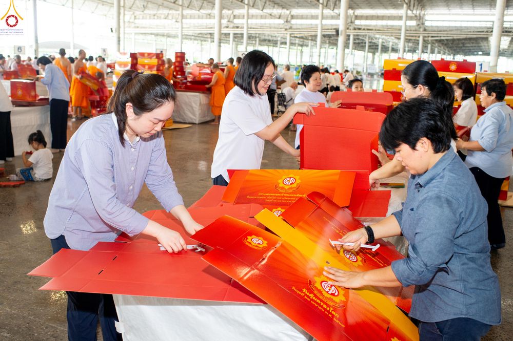 ภาพ No.320502:วันที่ 10 เมษายน พ.ศ.2569 การเตรียมกล่องไทยธรรม เพื่องานถวายมหาสังฆทาน 40,000 กว่าวัดทั่วประเทศ วันคุ้มครองโลก 22 เมษายน พ.ศ.2569 วัดพระธรรมกาย