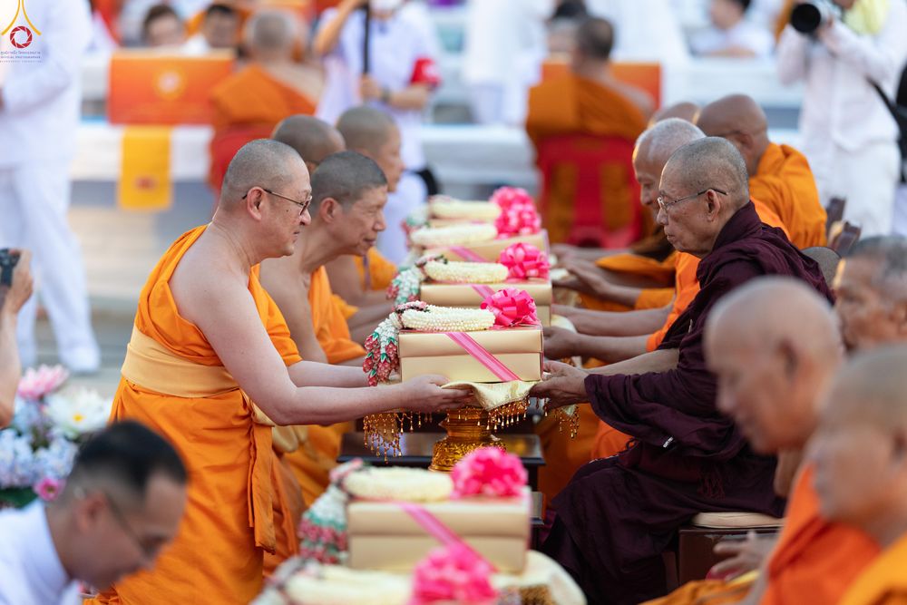 ภาพ No.324190:วันที่ 22 เมษายน พ.ศ.2569 (วันคุ้มครองโลก) พิธีถวายมหาสังฆทาน 40,000 กว่าวัดทั่วประเทศ ณ ลานธรรม พระมหาธรรมกายเจดีย์ วัดพระธรรมกาย