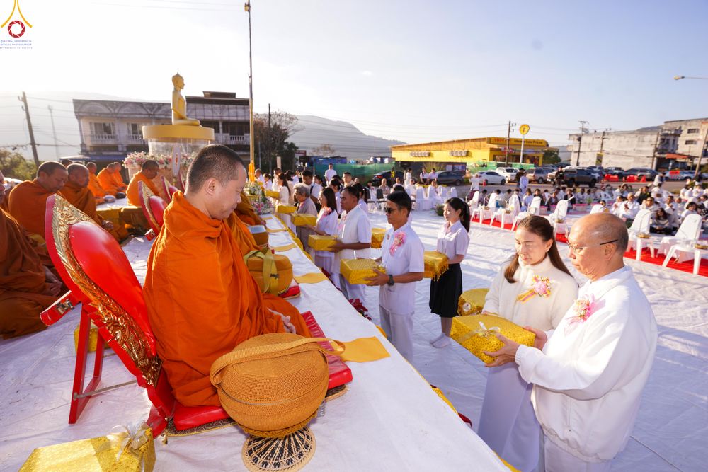 ภาพ No.281384:วันเสาร์ที่ 27 ธันวาคม พ.ศ.2568 พิธีตักบาตรพระ ๑,๐๐๐ รูป   เพื่อความเป็นสิริมงคลแก่ชีวิตและแผ่นดินไทย  มหากุศลครั้งยิ่งใหญ่แห่งปี ส่งท้ายปีเก่า ต้อนรับปีใหม่  ณ ถนนหน้าที่ว่าการอำเภอภูเรือ จังหวัดเลย