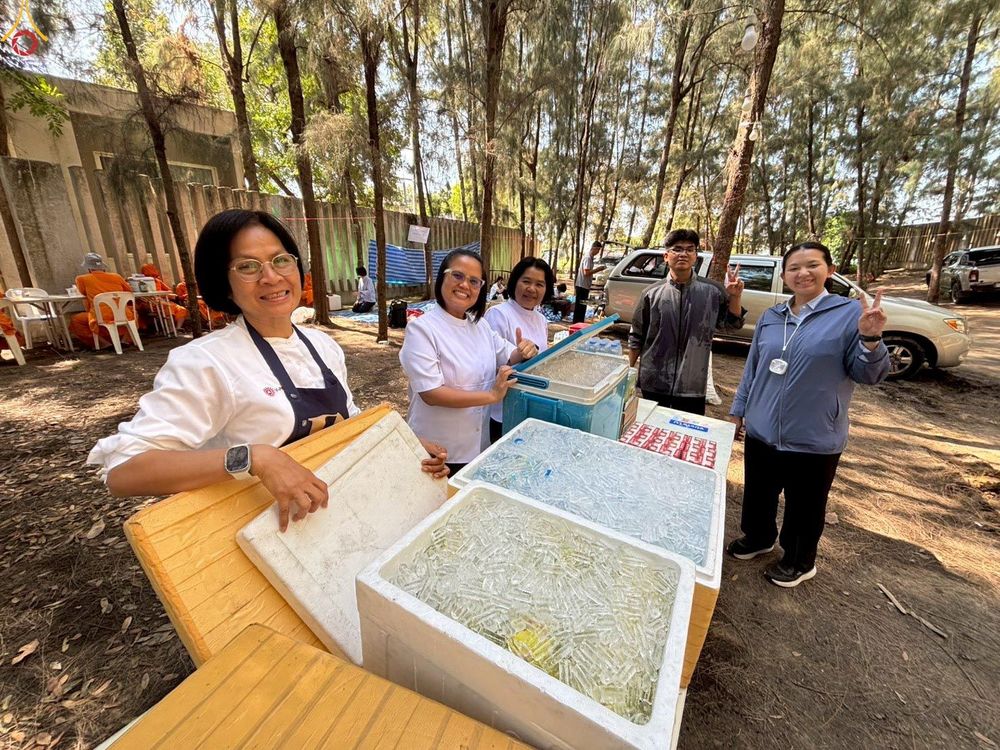 ภาพ No.300479:ภาพเบื้องหลังอาสาสมัครรวมใจ ชุดที่ 3 ในโครงการธรรมยาตรา กตัญญูบูชา มหาปูชนียาจารย์ พระมงคลเทพมุนี(สด จนฺทสโร) พระผู้ปราบมาร อนุสรณ์สถาน 7 แห่ง ปีที่ 14