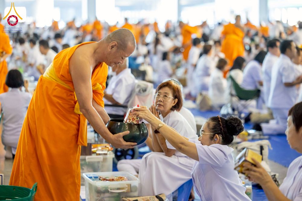 ภาพ No.277010:วันอาทิตย์ที่ 7 ธันวาคม พ.ศ. 2568 พิธีตักบาตรอาทิตย์ต้นเดือน ณ บ้านแก้วเรือนทองคุณยายฯ วัดพระธรรมกาย