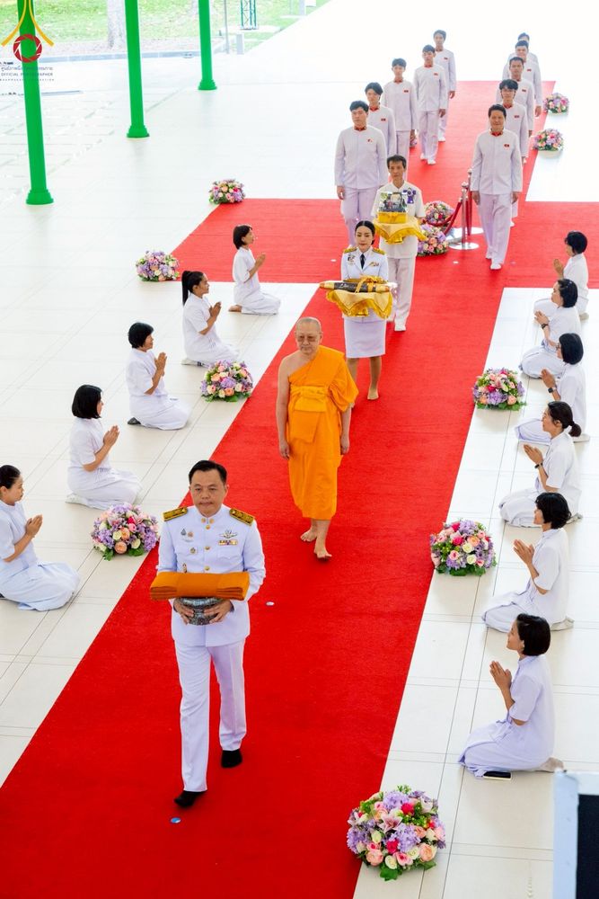 ภาพ No.214787:พิธีต้อนรับสัญญาบัตร พัดยศ พระราชวิเทศวชิรเวที (บัณฑิต วรปญฺโญ) เจ้าอาวาสวัดพระธรรมกายสกอตแลนด์ สหราชอาณาจักร ผู้ช่วยเจ้าอาวาสวัดพระธรรมกาย ณ อุโบสถพระไตรปิฏก วัดพระธรรมกาย