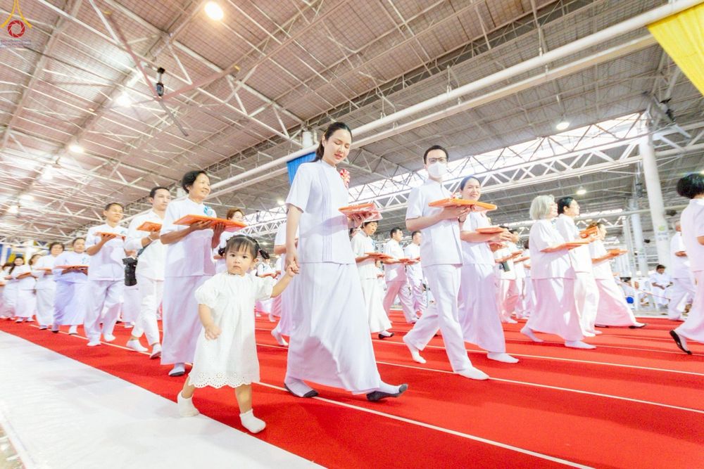 ภาพ No.277497:วันอาทิตย์ต้นเดือนที่ 7 ธันวาคม พ.ศ.2568 พิธีทอดผ้าป่าต้นสมบัติจักรพรรดิ ณ สภาธรรมกายสากล วัดพระธรรมกาย