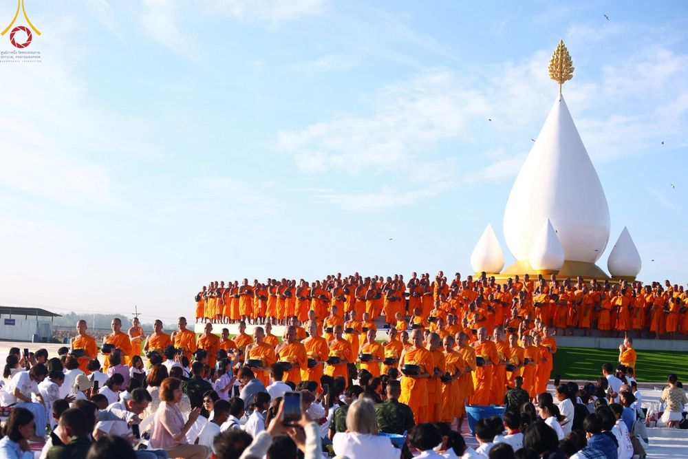 ภาพ No.211931:วันจันทร์ที่ 17 มีนาคม พ.ศ. 2568 พิธีตักบาตรพระกว่า 300 รูป ฉลองพิธีประดิษฐานพระบรมสารีริกธาตุ ณ ปทุมเจดีย์ เจดีย์พระพุทธเจ้า 5 พระองค์ ศูนย์อบรมเยาวชนปัตตานี บ้านโคกดีปลี ตำบลตุยง อำเภอหนองจิก จังหวัดปัตตานี