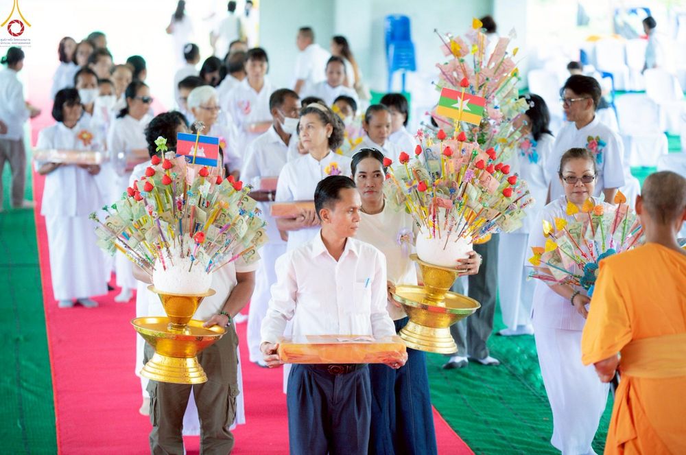 ภาพ No.255282:วันที่ 12 ตุลาคม พ.ศ. 2568 พิธีอัญเชิญพระบรมสารีริกธาตุและบรรจุ ลงในพระเกตุพระประธาน , พิธีทอดกฐินสามัคคีทั่วไทย 30,000 วัด โดยคณะศิษยานุศิษย์ วัดพระธรรมกาย  บูชาธรรม 81 ปี หลวงพ่อธัมมชโย ณ ธุดงคสถานเขาย้อย จ.เพชรบุรี