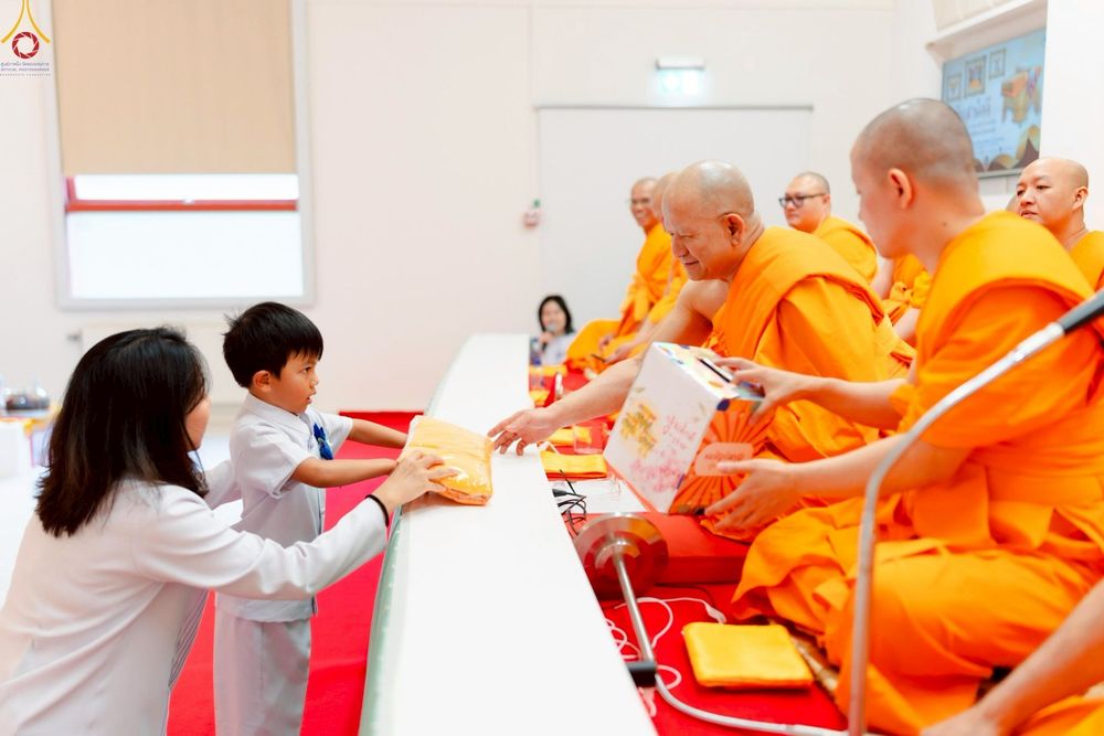 ภาพ No.260640:วันอาทิตย์ที่ 19 ตุลาคม พ.ศ. 2568 พิธีทอดกฐิน วัดพระธรรมกายสตอกโฮล์ม ประเทศสวีเดน 