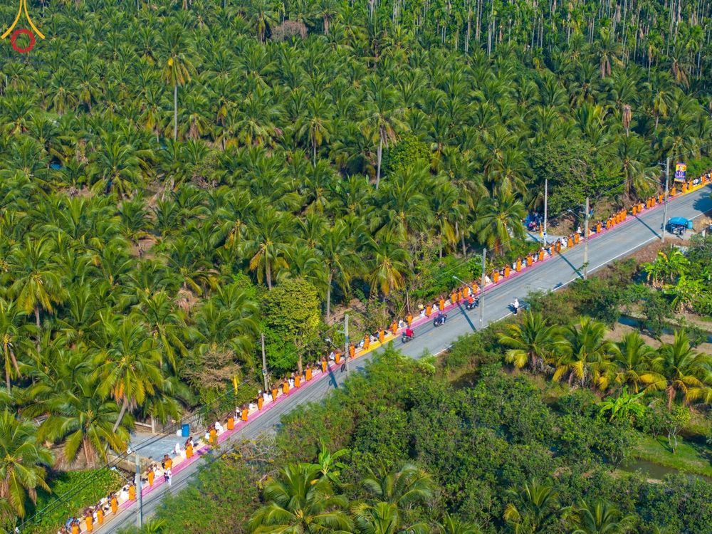 ภาพ No.190716:พิธีต้อนรับพระธรรมยาตรา ณ อนุสรณ์สถาน สถานที่ตั้งมโนปณิธานบวชตลอดชีวิต อนุสรณ์สถานคลองบางนางแท่น อ.สามพราน จ.นครปฐม ในโครงการธรรมยาตรา กตัญญูบูชา มหาปูชนียาจารย์ พระมงคลเทพมุนี(สด จนฺทสโร) พระผู้ปราบมาร อนุสรณ์สถาน 7 แห่ง ปีที่ 13 วันที่ 7 ม.ค.2568