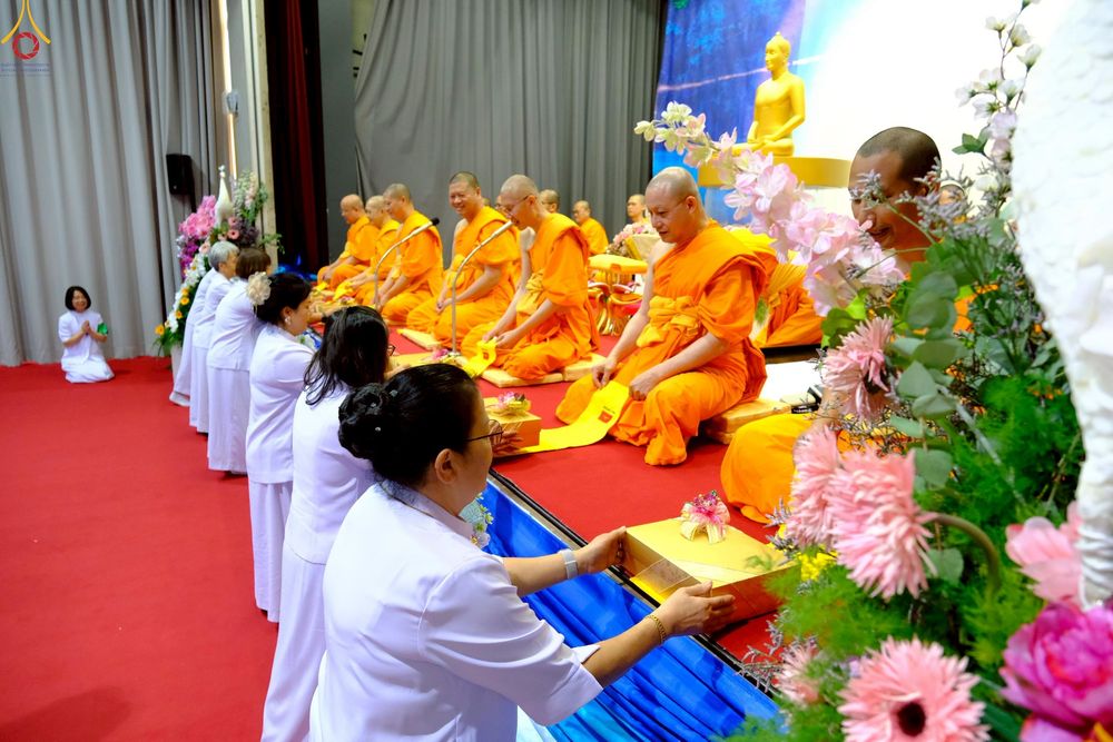 ภาพ No.256056:วันที่ 12 ตุลาคม พ.ศ. 2568 พิธีทอดกฐินวัดพระธรรมกายสวิตเซอร์แลนด์  ณ หอประชุมโรงเรียน Obergoldbach เมือง Bern ประเทศสวิตเซอร์แลนด์