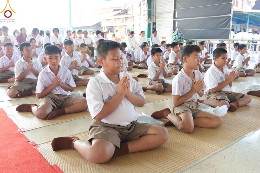 ภาพ No.199275:พิธีทอดผ้าป่าทำนุบำรุงศาสนสถาน ณ วัดลำพญา ตำบลลำพญา อำเภอบางเลน จังหวัดนครปฐม ในโครงการธรรมยาตรา กตัญญูบูชา มหาปูชนียาจารย์ พระมงคลเทพมุนี(สด จนฺทสโร) พระผู้ปราบมาร อนุสรณ์สถาน 7 แห่ง ปีที่ 13 วันที่ 21 มกราคม พ.ศ. 2568