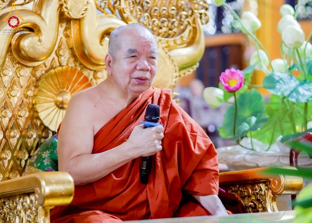 ภาพ No.274126:วันที่ 23 พฤศจิกายน พ.ศ. 2568 ประธานมูลนิธิธรรมกาย ถวายปัจจัยสมทบกฐินแด่ วัดเทียนเวียนเฟื้อกเซิน ศูนย์วิปัสสนาที่มีชื่อเสียง มากกว่า 50 ปีในเวียดนาม