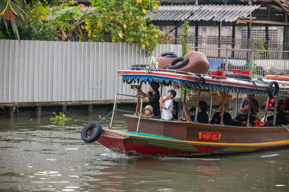 ภาพ No.201586:พิธีจุดประทีปถวายเป็นพุทธบูชา และบูชาธรรมมหาปูชนียาจารย์ ณ อาคารธรรมยาตรา กตัญญูบูชามหาปูชนียาจารย์ ตรงข้ามวัดปากน้ำภาษีเจริญ จ.กรุงเทพมหานคร ในโครงการธรรมยาตรา กตัญญูบูชา มหาปูชนียาจารย์ พระมงคลเทพมุนี(สด จนฺทสโร) พระผู้ปราบมาร อนุสรณ์สถาน 7 แห่ง