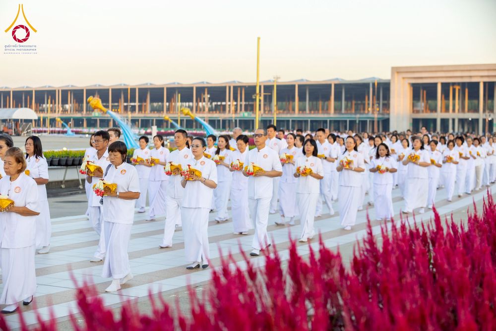 ภาพ No.276625:วันเสาร์ที่ 6 ธันวาคม  พ.ศ. 2568 พิธีเวียนประทักษิณและพิธีวันทาเจดีย์ โครงการอุปสมบทบูชาธรรมมหาปูชนียาจารย์ ประจำปี พ.ศ.2568 โครงการบวชพระนานาชาติ AEC และ WAB รุ่น CEO (นักบริหาร) รุ่นที่ 5 ณ มหาธรรมกายเจดีย์ วัดพระธรรมกาย