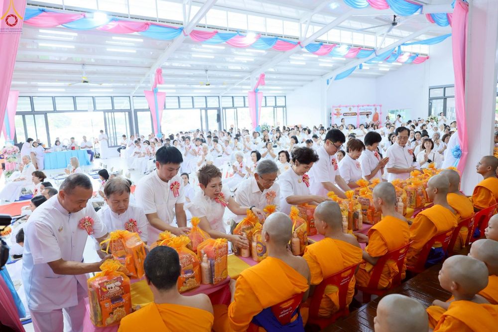 ภาพ No.272291:วันเสาร์ที่ 1 พฤศจิกายน พ.ศ. 2568 พิธีทอดกฐินสามัคคี สร้างกุฏิหมู่สามเณร ณ ศูนย์ปฏิบัติธรรมเบญจธรรม ปทุมธานี  ต.บ้านปทุม อ.สามโคก จ.ปทุมธานี