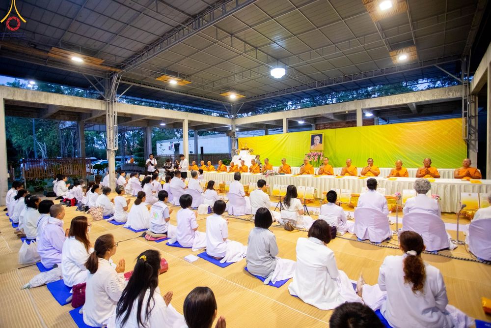 ภาพ No.189429:พิธีถวายภัตตาหารเป็นสังฆทาน แด่พระธรรมยาตรา ในโครงการธรรมยาตรา กตัญญูบูชา มหาปูชนียาจารย์ พระมงคลเทพมุนี(สด จนฺทสโร) พระผู้ปราบมาร อนุสรณ์สถาน 7 แห่ง ปีที่ 13 ณ อนุสรณ์สถานมหาวิหารพระมงคลเทพมุนี (โลตัสแลนด์) อ.สองพี่น้อง จ.สุพรรณบุรี วันที่ 5 มกราคม 2568