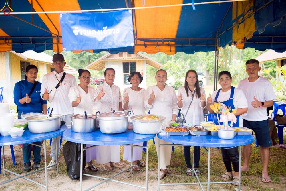 ภาพ No.263206:วันที่ 18 ตุลาคม พ.ศ. 2568 พิธีทอดกฐินสามัคคีเพื่อซื้อที่ดิน  สร้างอาคารครัวและโรงอาหาร  ห้องน้ำพร้อมโรงซักตากชาย-หญิง  และพิธีทอดกฐินสามัคคีทั่วไทย 30,000 วัด  ศูนย์ปฏิบัติธรรมนานาชาติทุ่งแสงธรรม  (Moonastery Meditation Center) ต.แสงอรุณ อ.ทับสะแก จ.ประ