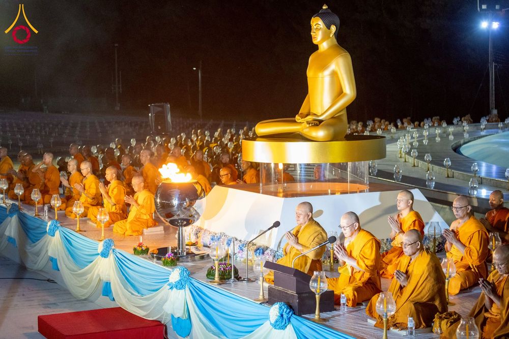 ภาพ No.266118:วันพุธที่ 5 พฤศจิกายน พ.ศ. 2568 (วันพระ ขึ้น 15 ค่ำ เดือน 12) พิธีจุดประทีปโคมลาน, โคมลอย และลอยกระทง ถวายประทีปเป็นพุทธบูชา สร้างความสว่างไสวให้กับแผ่นดินด้วยแสงธรรม ณ พุทธอุทยานนานาชาติ จังหวัดหนองคาย