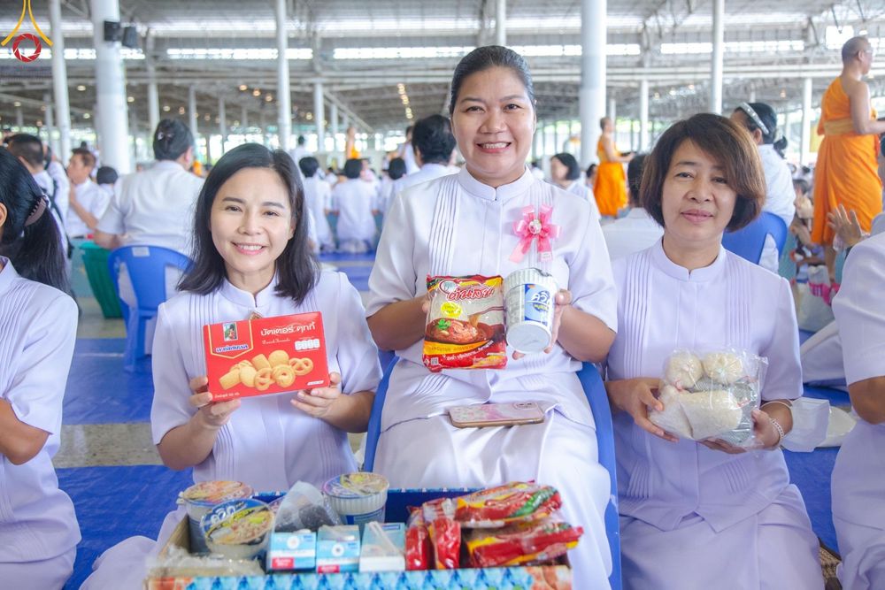 ภาพ No.149919:พิธีตักบาตร , พิธีปฎิบัติธรรม , พิธีถวายภัตตาหารเมนูสวรรค์ ในพรรษาแห่งการเข้าถึงธรรม วันธรรมชัย วันอังคารที่ 27 สิงหาคม พ.ศ.2567 ณ สภาธรรมกายสากล วัดพระธรรมกาย
