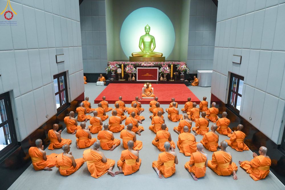 ภาพ No.199789:โครงการอุปสมบทหมู่บูชาธรรม 116 ปี คุณยายอาจารย์มหารัตนอุบาสิกาจันทร์ ขนนกยูง โครงการอุปสมบทหมู่ธรรมทายาท ระดับอุดมศึกษา รุ่นที่ 51 ภาคฤดูหนาว  ณ โบสถ์พระไตรปิฏก วัดพระธรรมกาย จ.ปทุมธานี  วันที่ 11 มกราคม พ.ศ. 2568 โดยมีพระครูปลัดรัตนวีรวัฒน์ เจ้าอาวาสวัด