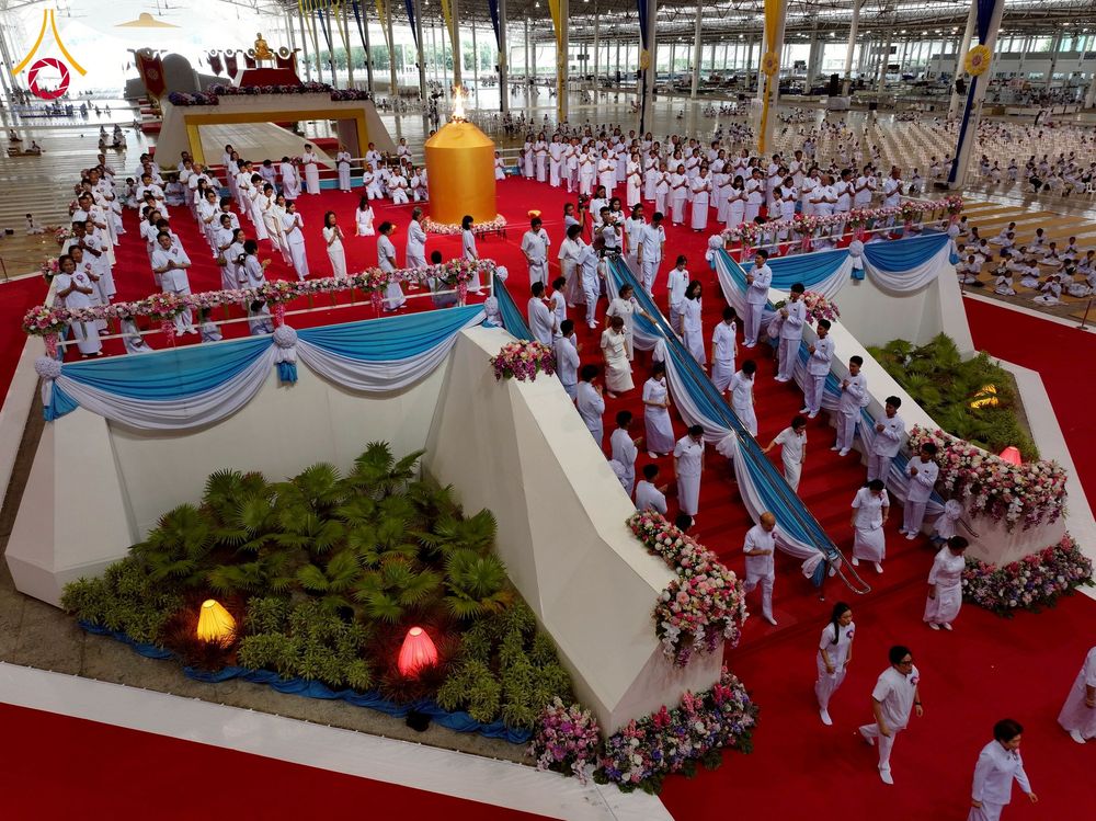 ภาพ No.261325:วันอาทิตย์ที่ 5 ตุลาคม พ.ศ. 2568 พิธีจุดเทียนใจ ไฟนิรันด์ อนันตชัย ณ สภาธรรมกายสากล วัดพระธรรมกาย