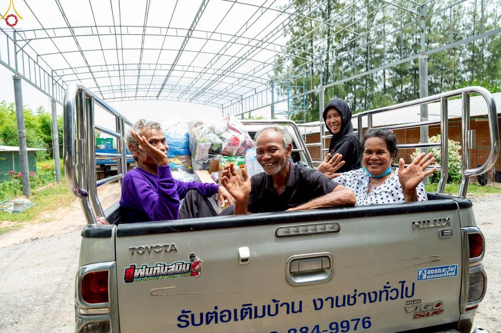 ภาพ No.235517:วันที่ 30-31 กรกฎาคม พ.ศ. 2568 วัดพระธรรมกาย มูลนิธิธรรมกาย ร่วมกับศูนย์ส่งเสริมศีลธรรมจังหวัดสุรินทร์ เปิดศูนย์พักพิงชั่วคราวเพื่อช่วยเหลือประชาชน ผู้อพยพจากเหตุปะทะกันตามแนวชายแดน ไทย-กัมพูชา ตั้งแต่วันที่ 24 กรกฎาคม พ.ศ.2568 เป็นต้นไป