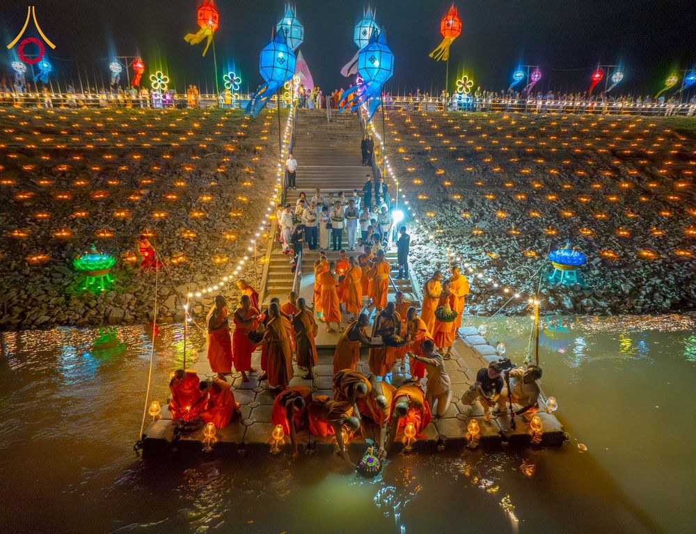 ภาพ No.266220:วันพุธที่ 5 พฤศจิกายน พ.ศ. 2568 (วันพระ ขึ้น 15 ค่ำ เดือน 12) พิธีจุดประทีปโคมลาน, โคมลอย และลอยกระทง ถวายประทีปเป็นพุทธบูชา สร้างความสว่างไสวให้กับแผ่นดินด้วยแสงธรรม ณ พุทธอุทยานนานาชาติ จังหวัดหนองคาย
