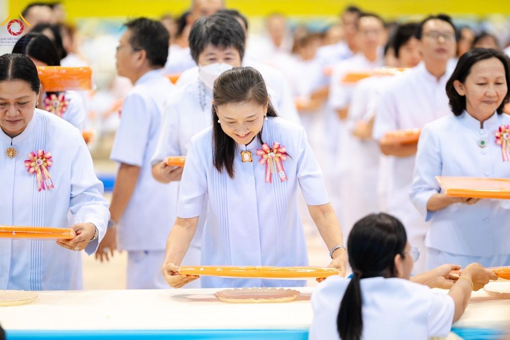 ภาพ No.178088:พิธีทอดผ้าป่าต้นสมบัติจักรพรรดิ ในวันอาทิตย์ที่ 1 ธันวาคม พ.ศ. 2567 ณ สภาธรรมกายสากล วัดพระธรรมกาย