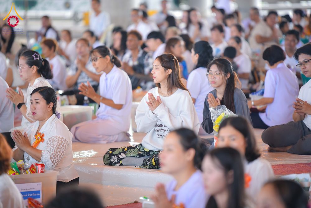 ภาพ No.320721:วันที่ 11 เมษายน พ.ศ.2569 พิธีตักบาตรฉลองสามเณรใหม่ โครงการบรรพชาสามเณรกล้าตะวัน ณ มหารัตนวิหาคด คอร์ 25 ชั้น 2 วัดพระธรรมกาย