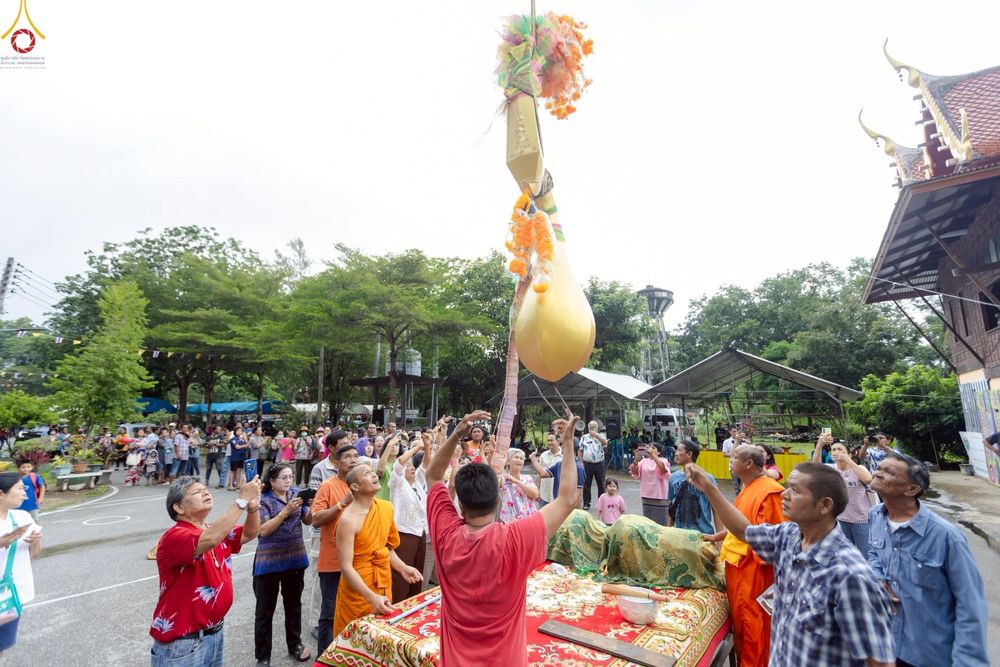 ภาพ No.262598:วันที่ 19 ตุลาคม พ.ศ. 2568 พิธีทอดกฐินสามัคคีทั่วไทย 30,000 วัด โดยคณะศิษยานุศิษย์ บูชาธรรม 81 ปี หลวงพ่อธัมมชโย ณ วัดหนองขาม ต.ห้วยทรายเหนือ อ.ชะอำ จ.เพชรบุรี