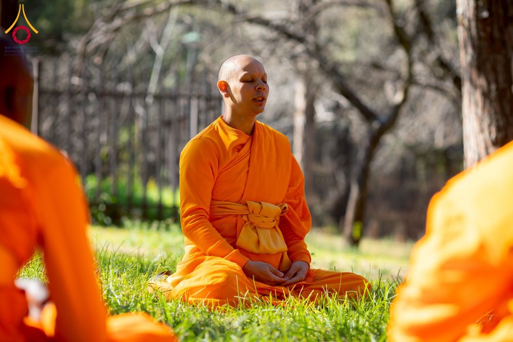 ภาพ No.232957:วันอาทิตย์ 29 มิถุนายน พ.ศ. 2568 กิจกรรมอบรมธรรมทายาทแอฟริกาใต้  ปฏิบัติธรรมสร้างสันติสุขภายใน แสงแห่งพุทธธรรมสู่แผ่นดินแอฟริกาใต้ ณ บริเวณหน้าวัดพระธรรมกายโจฮันเนสเบิร์ก