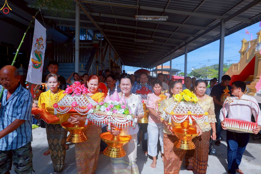 ภาพ No.260112:วันที่ 19 ตุลาคม พ.ศ. 2568 พิธีทอดกฐินสามัคคีทั่วไทย 30,000 วัด โดยคณะศิษยานุศิษย์ บูชาธรรม 81 ปี หลวงพ่อธัมมชโย วัดบัวโรย อ.บางเสาธง จ.สมุทรปราการ