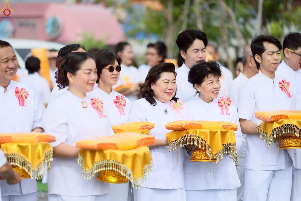 ภาพ No.272234:วันเสาร์ที่ 1 พฤศจิกายน พ.ศ. 2568 พิธีทอดกฐินสามัคคี สร้างกุฏิหมู่สามเณร ณ ศูนย์ปฏิบัติธรรมเบญจธรรม ปทุมธานี  ต.บ้านปทุม อ.สามโคก จ.ปทุมธานี