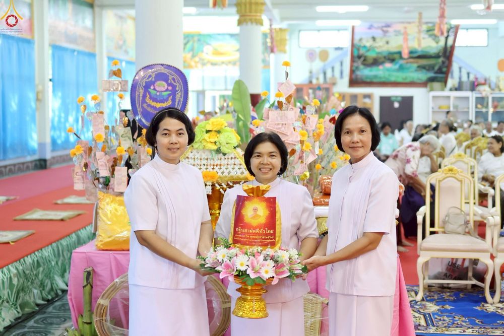 ภาพ No.257639:วันที่ 17 ตุลาคม พ.ศ. 2568 พิธีทอดกฐินสามัคคีทั่วไทย 30,000 วัด โดยคณะศิษยานุศิษย์ บูชาธรรม 81 ปี หลวงพ่อธัมมชโย ณ วัดกะทมวนาราม ต.นาบัว อ.เมืองสุรินทร์ จ.สุรินทร์