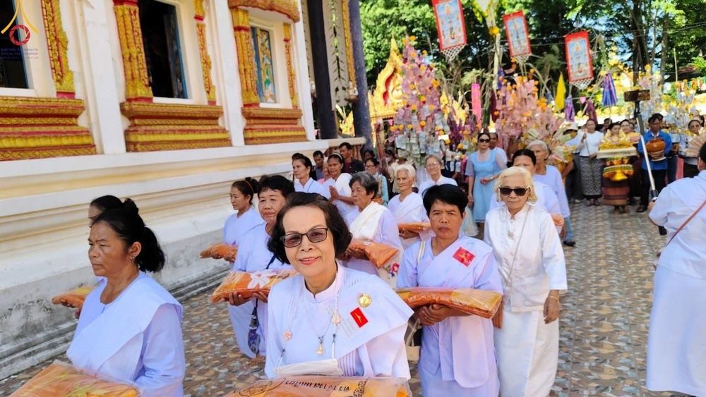ภาพ No.169850:พิธีทอดกฐิน ณ วัดบ้านพระครูน้อย จ.บุรีรัมย์ ในโครงการกฐินสามัคคีทั่วไทย 30,000 วัด บูชาธรรม 80 ปี หลวงพ่อธัมมชโย โดยคณะศิษยานุศิษย์วัดพระธรรมกาย วันที่ 26 ตุลาคม พ.ศ. 2567