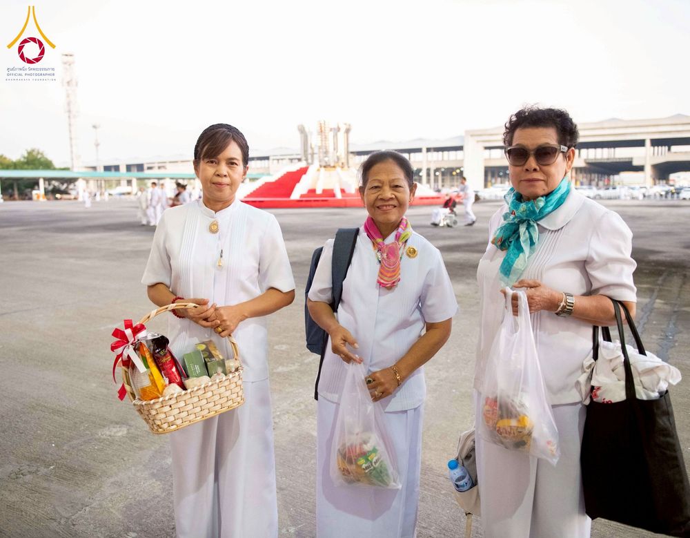 ภาพ No.276953:วันอาทิตย์ที่ 7 ธันวาคม พ.ศ. 2568 พิธีตักบาตรอาทิตย์ต้นเดือน ณ บ้านแก้วเรือนทองคุณยายฯ วัดพระธรรมกาย