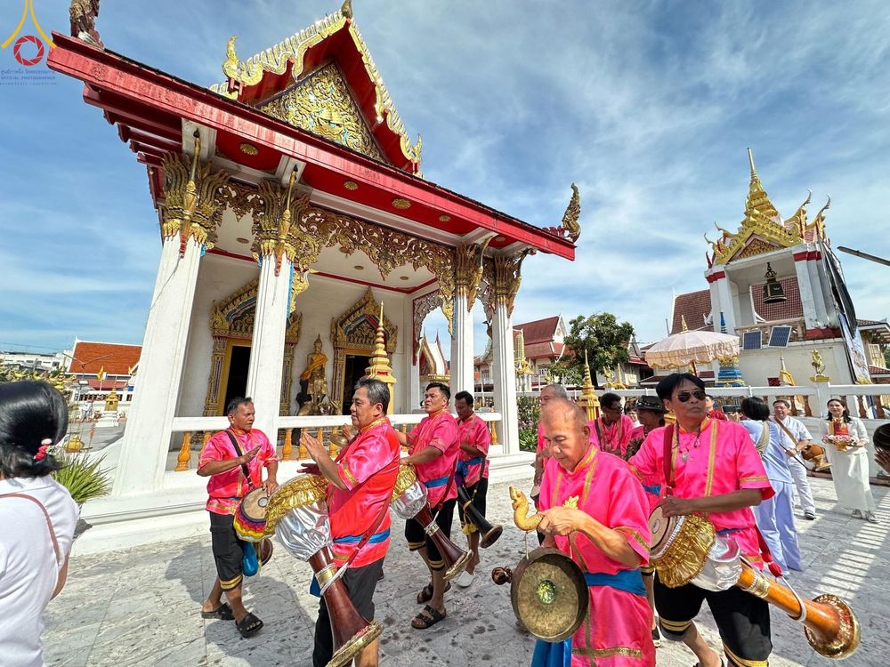 ภาพ No.171864:พิธีทอดกฐิน ณ วัดน้อยนางหงษ์ แขวงบางยี่ขัน เขตบางพลัด กรุงเทพฯ ในโครงการกฐินสามัคคีทั่วไทย 30,000 วัด บูชาธรรม 80 ปี หลวงพ่อธัมมชโย โดยคณะศิษยานุศิษย์วัดพระธรรมกาย วันที่ 26 ตุลาคม พ.ศ. 2567