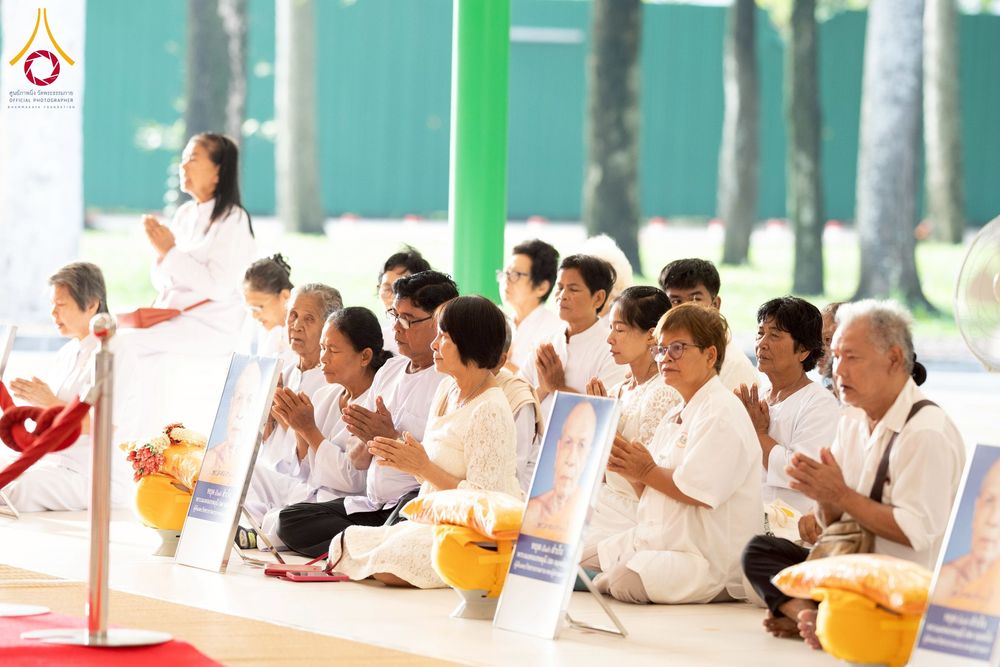 ภาพ No.244646:วันเสาร์ที่ 6 กันยายน พ.ศ. 2568 พิธีขอขมา-รับผ้าไตรของนาคธรรมทายาท โครงการอุปสมบทหมู่บูชาธรรมครบรอบ 108 ปี  วันครูผู้ค้นพบวิชชาธรรมกาย ณ โบสถ์พระไตรปิฎก วัดพระธรรมกาย