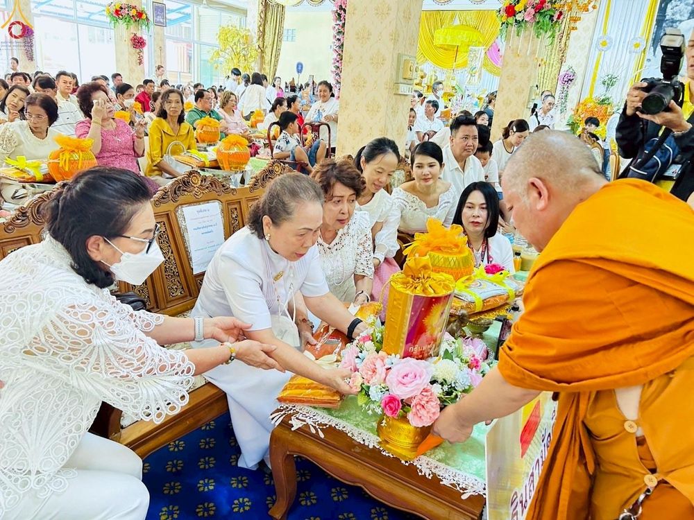 ภาพ No.260789:วันที่ 19 ตุลาคม พ.ศ. 2568 พิธีทอดกฐินสามัคคีทั่วไทย 30,000 วัด โดยคณะศิษยานุศิษย์ บูชาธรรม 81 ปี หลวงพ่อธัมมชโย ณ วัดใหม่บางปลากด ต.ในคลองบางปลากด อ.พระสมุทรเจดีย์ จ.สมุทรปราการ