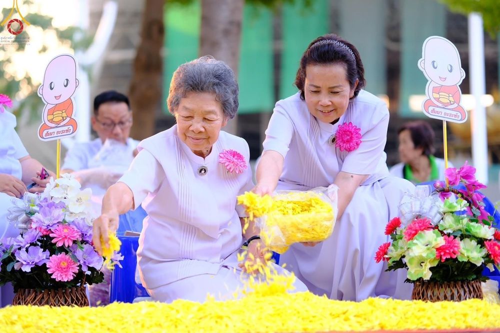 ภาพ No.201969:พิธีต้อนรับพระธรรมยาตรา ณ อนุสรณ์สถานลำดับที่ 7 สถานที่ขยายวิชชาธรรมกาย วัดพระธรรมกาย ต.คลองสาม อ.คลองหลวง จ.ปทุมธานี ในโครงการธรรมยาตรา กตัญญูบูชา มหาปูชนียาจารย์ พระมงคลเทพมุนี(สด จนฺทสโร) พระผู้ปราบมาร อนุสรณ์สถาน 7 แห่ง ปีที่ 13 วันที่ 26 มกราคม 2568