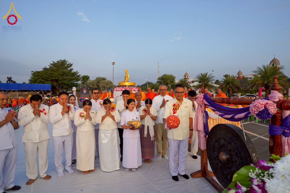 ภาพ No.276874:วันเสาร์ที่ 6 ธันวาคม พ.ศ. 2568 พิธีตักบาตรพระ 1,000 รูป อุทิศถวายพระราชกุศลสมเด็จพระนางเจ้าสิริกิติ์ พระบรมราชินีนาถ พระบรมราชชนนี พันปีหลวง และ ทำบุญเมืองลำปาง ครบรอบ 1,345 ปี ณ ลานพระบรมราชานุสาวรีย์สมเด็จพระนเรศวรมหาราชนครลำปาง อ.เกาะคา จ.ลำปาง